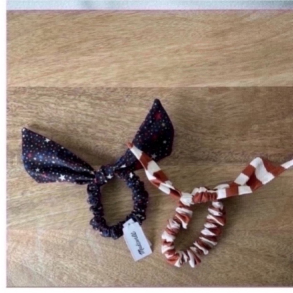 Madewell - 2 bow scrunchies. Striped warm nutmeg and black with multi color star